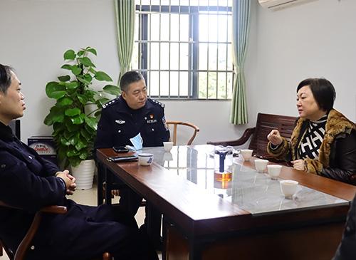 加强党建共建，亲昵警企关系